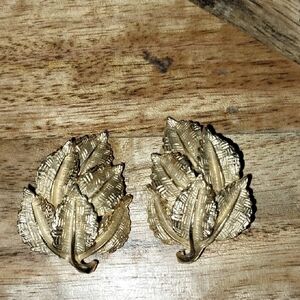 Vintage Gold Toned Textured Leaf Clip-On Earrings